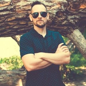 Meet your Posher, Darien